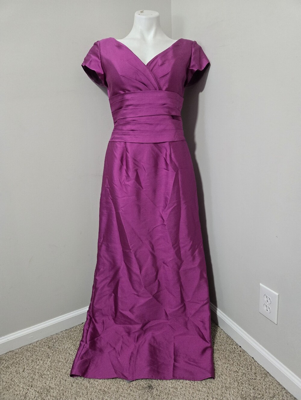 Sz 8 Montage by Mon Cheri Magenta Silk Short-Sleeved V-Neck Column Gown